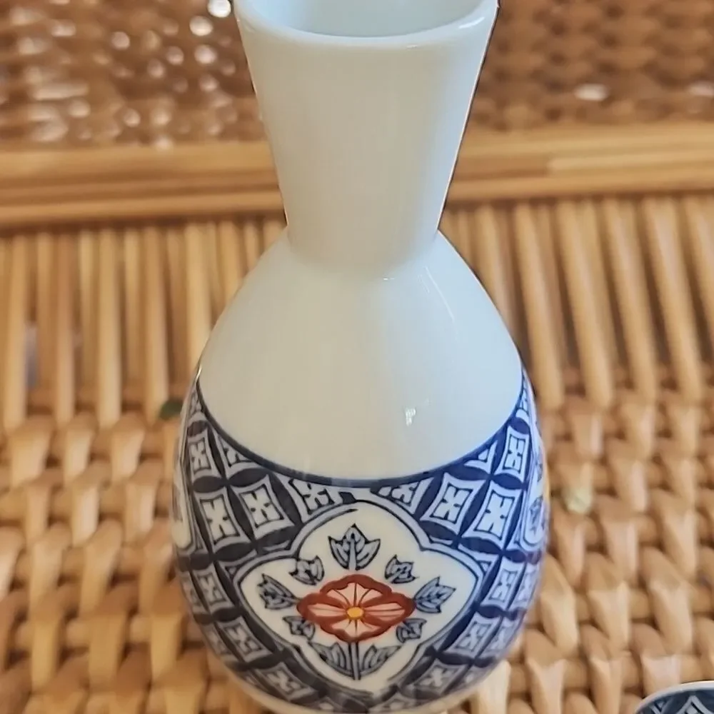 Vintage Blue & White Floral Tokkuri Ochoko Arita Ware Sake 3 Piece Set